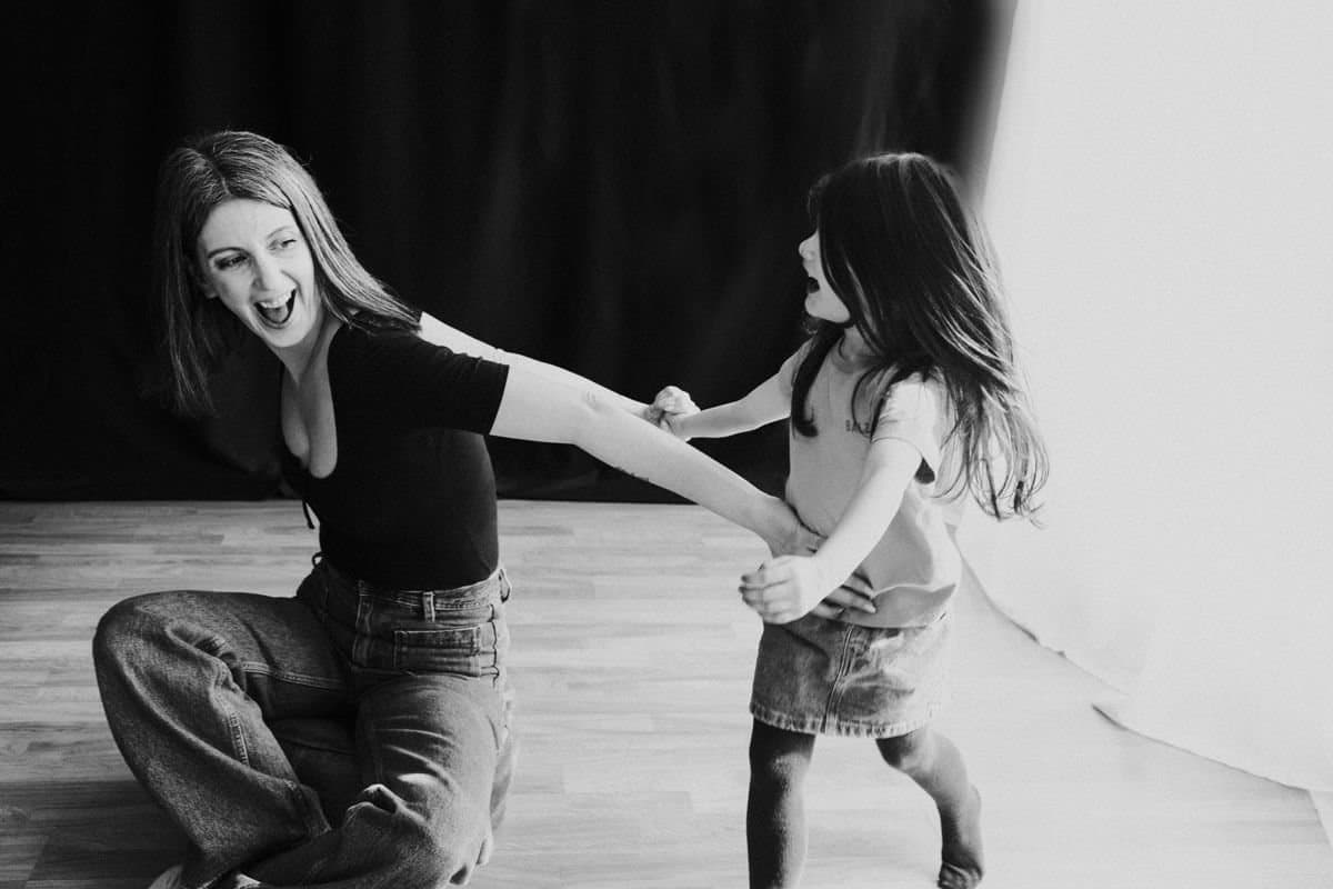 Mummy and me photoshoot in Strasbourg home studio